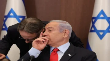 اختراق هاتف كاتم أسرار نتنياهو.. قراصنة يعدون بنشر التسريبات قريباً